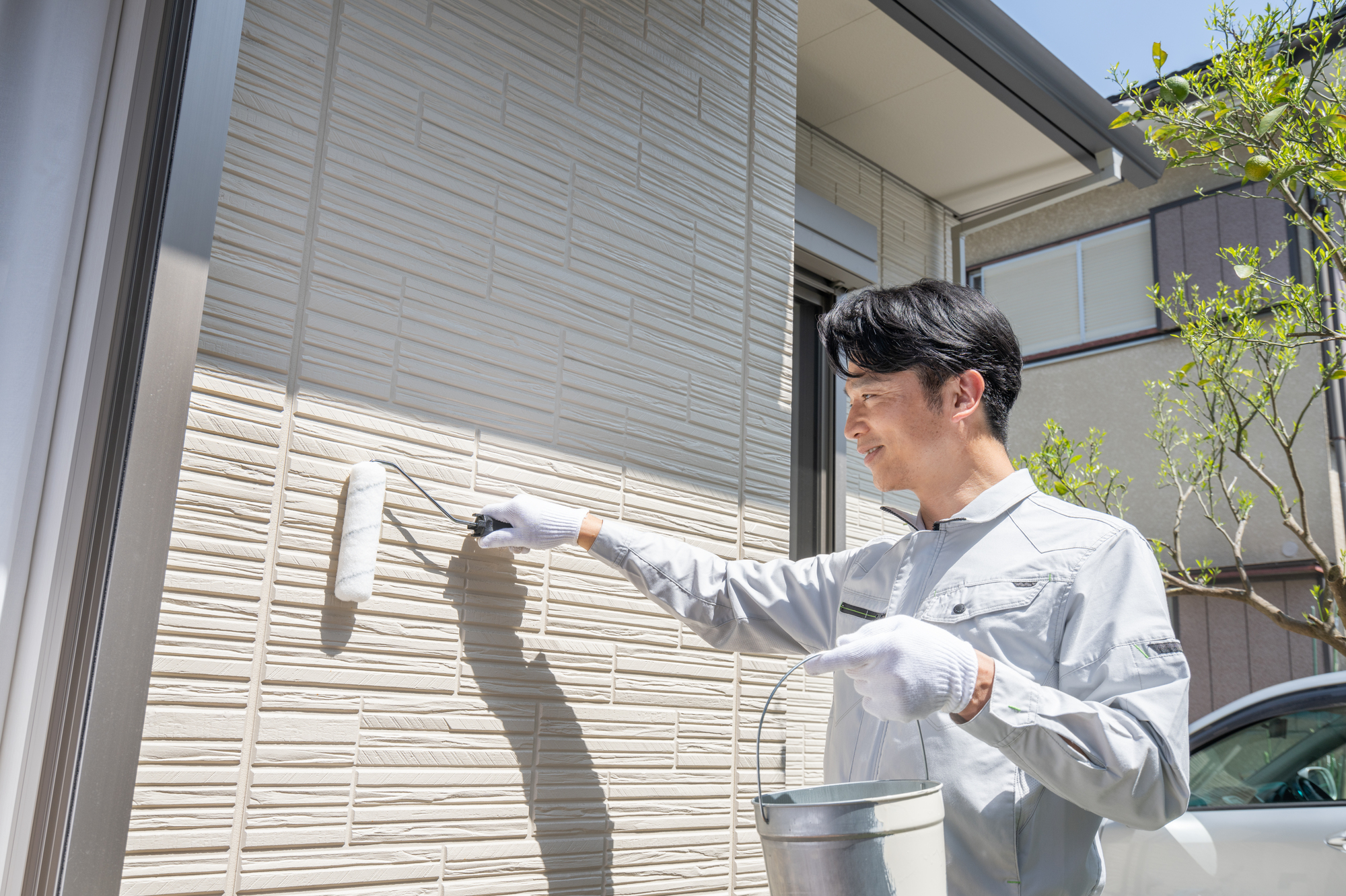 外壁塗装はどれくらいの頻度で行うべき？耐用年数や費用等について